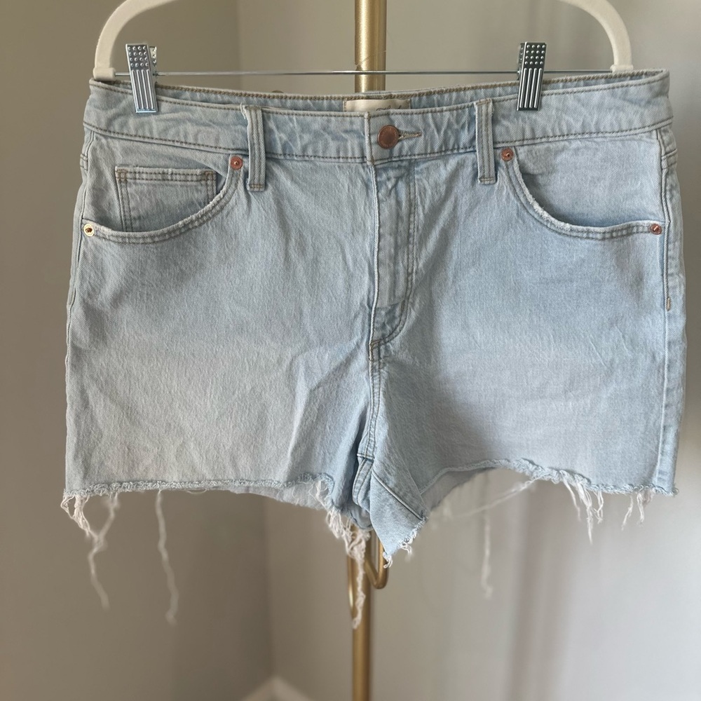 Universal Thread Vintage Midi Light Wash Jean Shorts 14/32